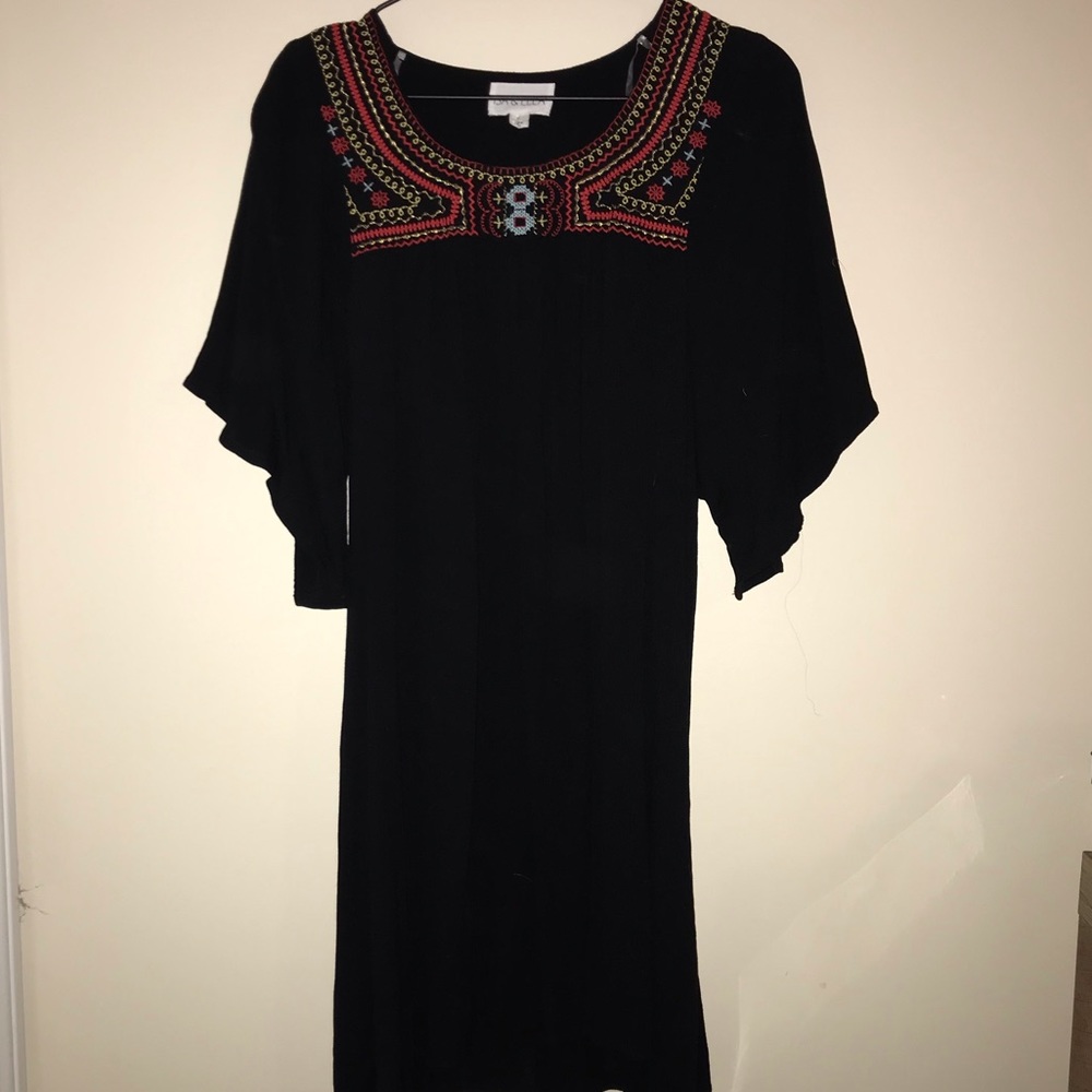 Flowing black, beautiful neck line design